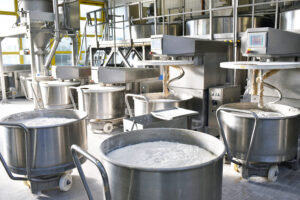 Interieur einer Großbäckerei - Maschinen und Zutaten // Interior of a large bakery - machines and ingredients